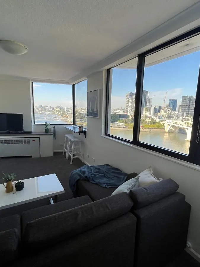 Brisbane Riverside Retreat